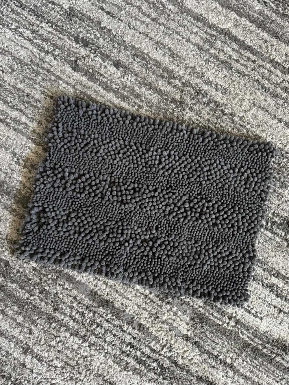 Laura Ashley Chenille bath rug 17” x 24”